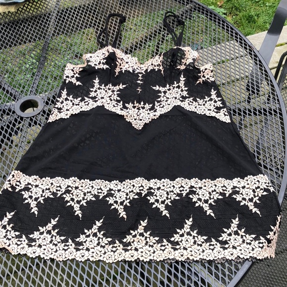 Wocoal Other - XL Wacoal sheer lace camisole. Black with champagne lace detail. Very stretchy